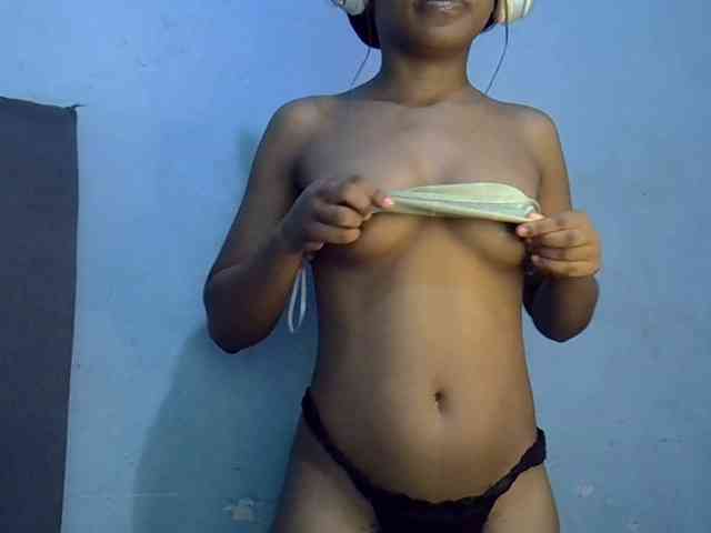 GoldenGoddess1 webcam