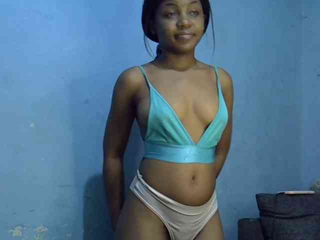 GoldenGoddess1 webcam