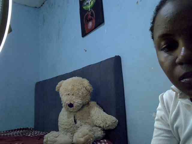 GoldenGoddess1 webcam