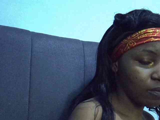 GoldenGoddess1 webcam