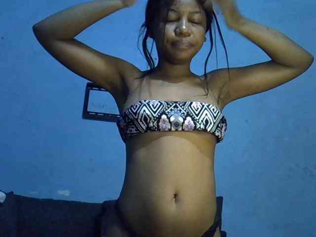 GoldenGoddess1 webcam