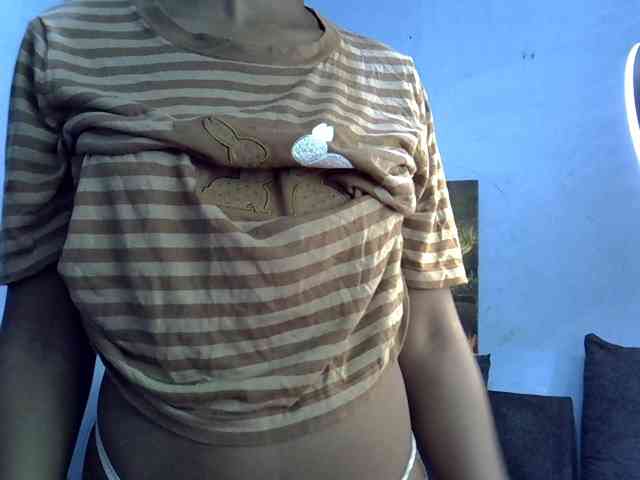 GoldenGoddess1 webcam