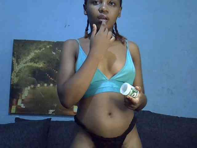 GoldenGoddess1 webcam