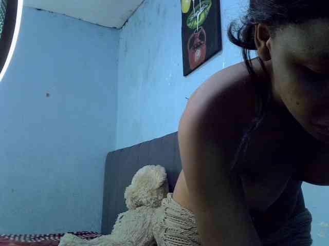 GoldenGoddess1 webcam
