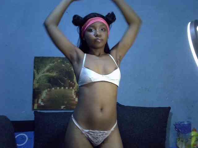 GoldenGoddess1 webcam