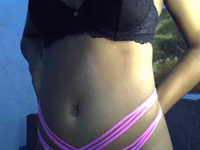 GoldenGoddess1 webcam