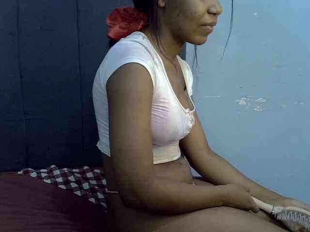 GoldenGoddess1 webcam