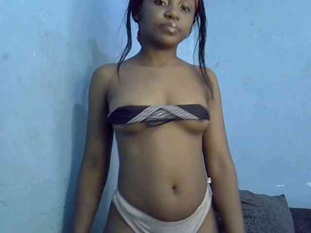 GoldenGoddess1 webcam