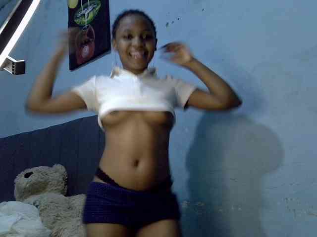 GoldenGoddess1 webcam