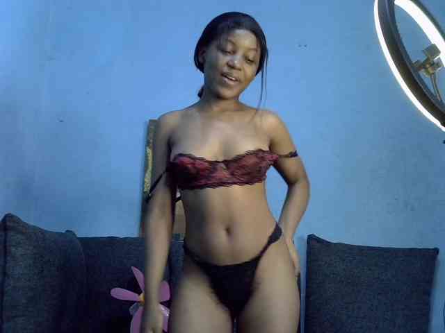 GoldenGoddess1 webcam