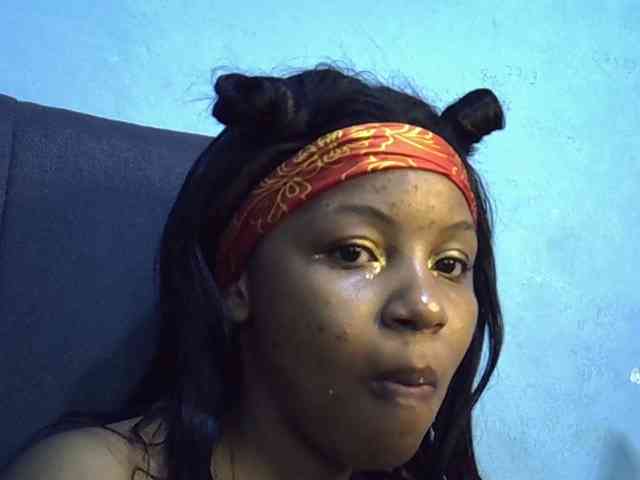GoldenGoddess1 webcam