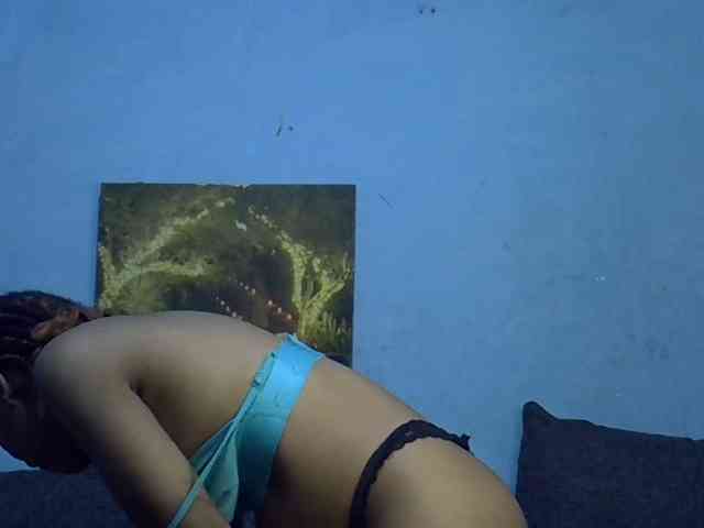 GoldenGoddess1 webcam