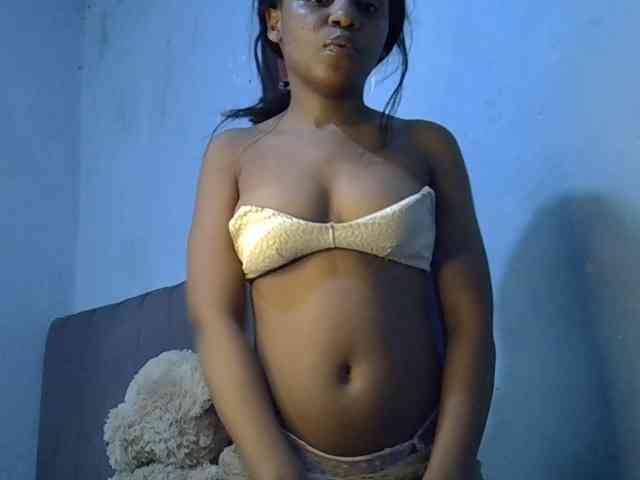 GoldenGoddess1 webcam