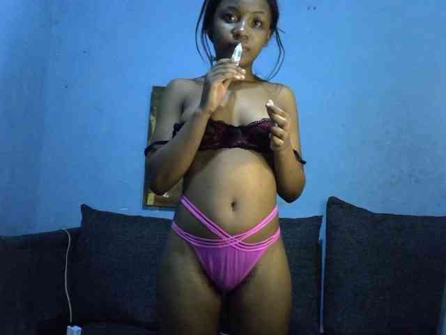 GoldenGoddess1 webcam