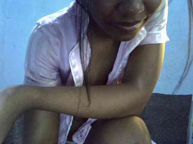 GoldenGoddess1 webcam