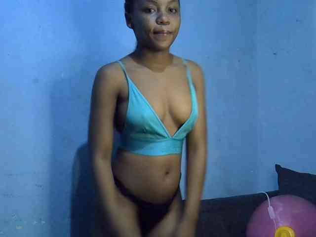 GoldenGoddess1 webcam