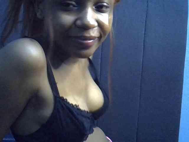 GoldenGoddess1 webcam