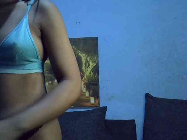 GoldenGoddess1 webcam
