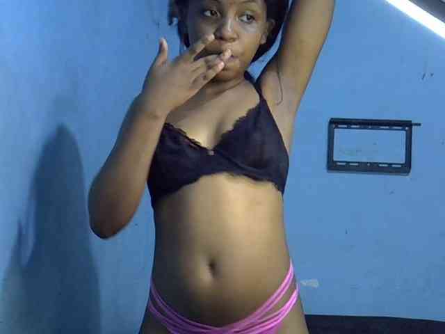 GoldenGoddess1 webcam