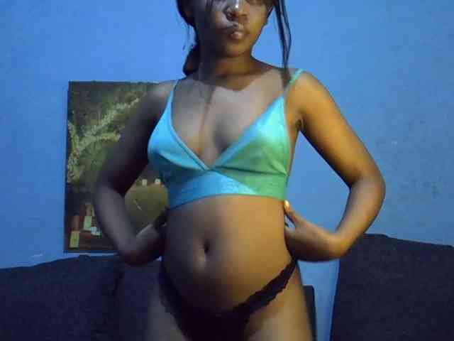 GoldenGoddess1 webcam