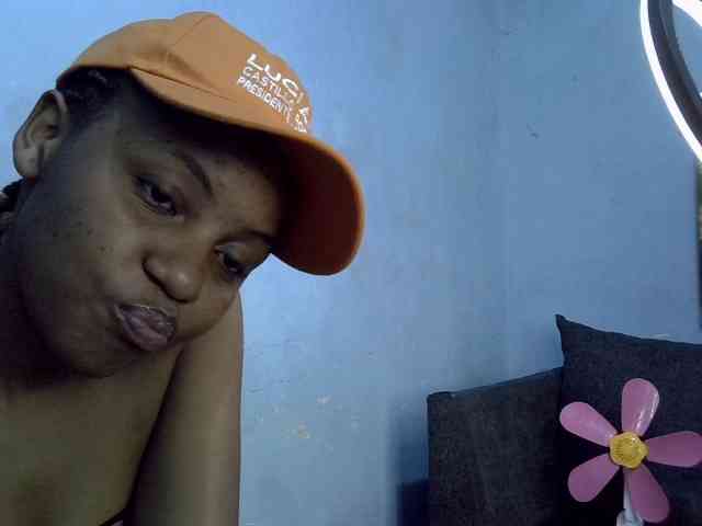 GoldenGoddess1 webcam