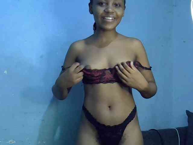 GoldenGoddess1 Live Webcam on BongaCams