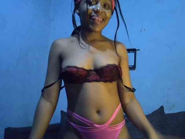 GoldenGoddess1 webcam