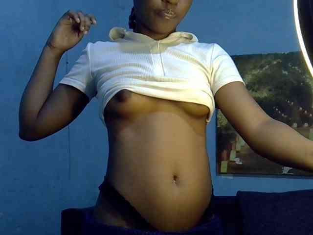 GoldenGoddess1 webcam