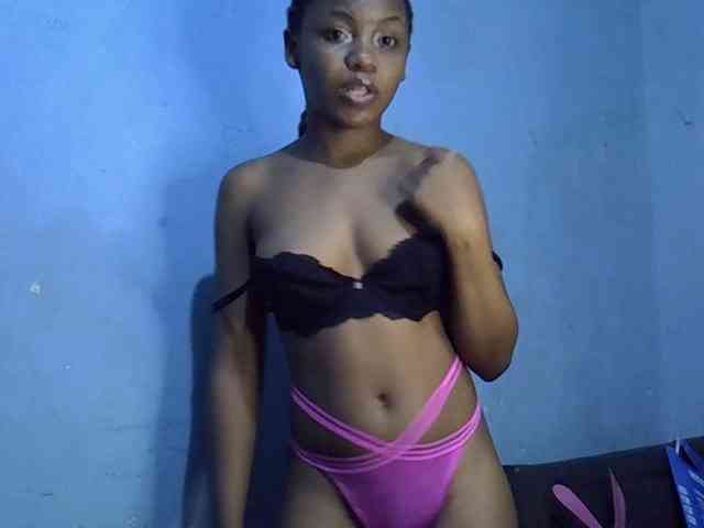 GoldenGoddess1 webcam