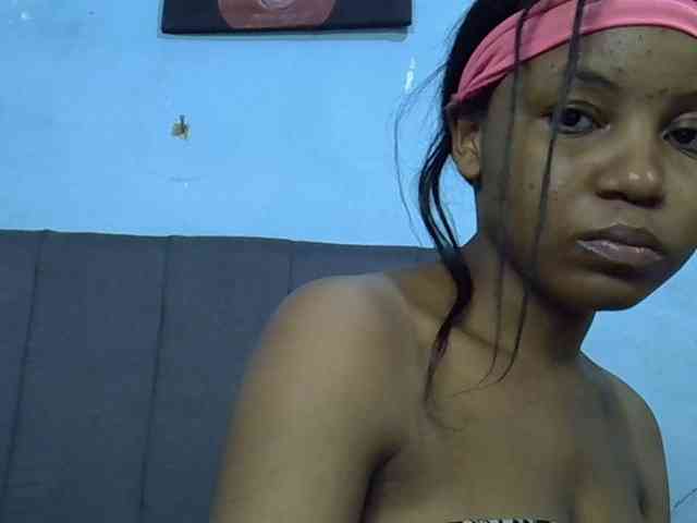 GoldenGoddess1 webcam