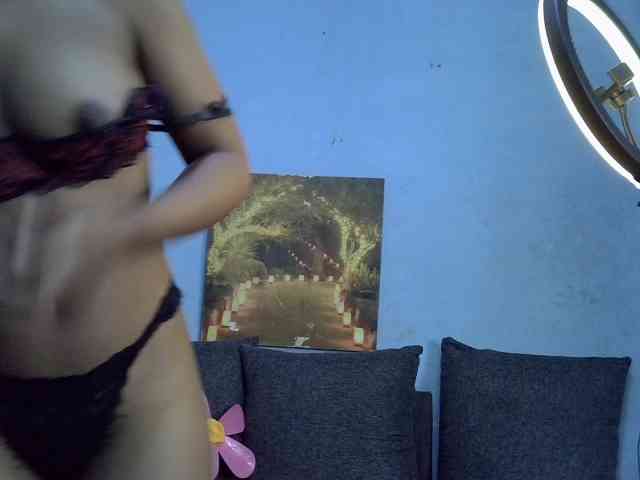 GoldenGoddess1 webcam