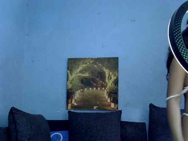 GoldenGoddess1 webcam