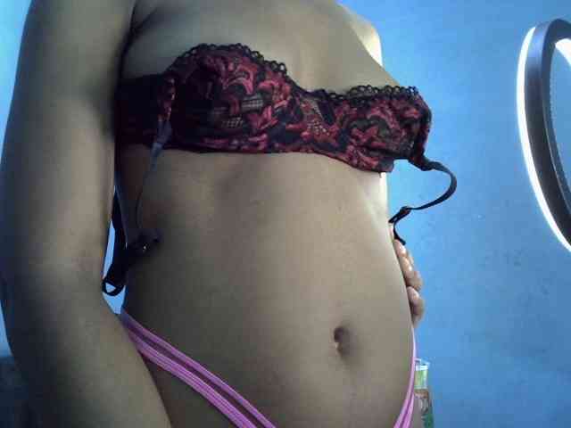 GoldenGoddess1 webcam