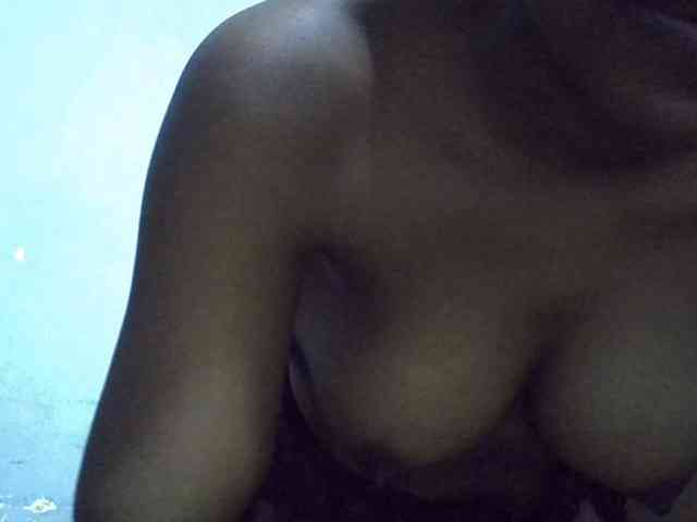 GoldenGoddess1 webcam