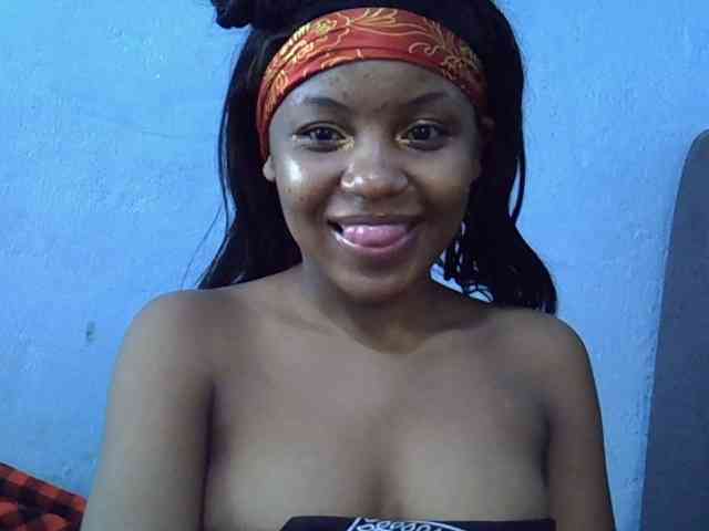 GoldenGoddess1 webcam