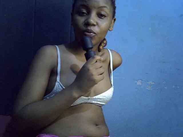 GoldenGoddess1 webcam