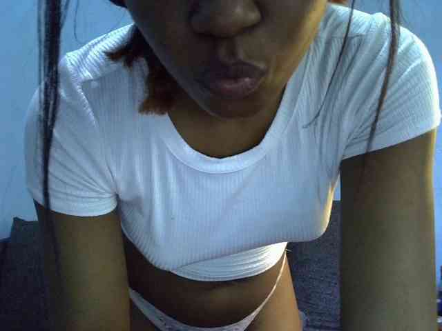 GoldenGoddess1 webcam