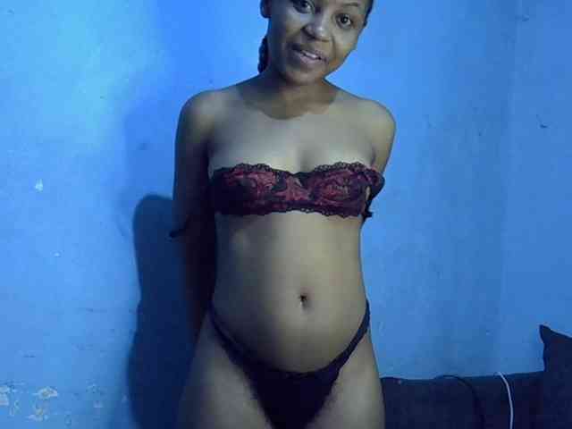 GoldenGoddess1 webcam