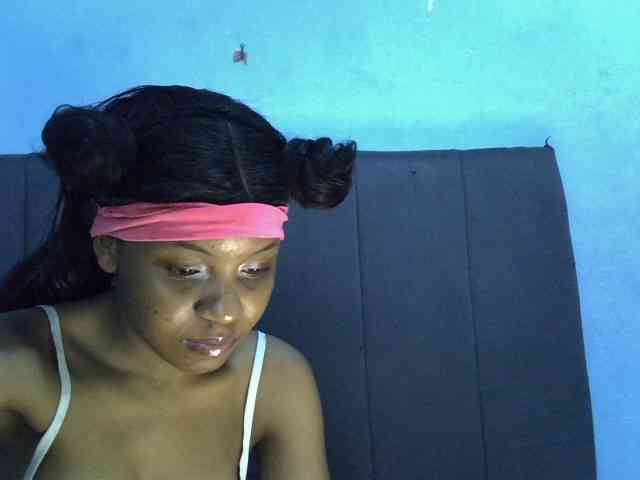 GoldenGoddess1 webcam