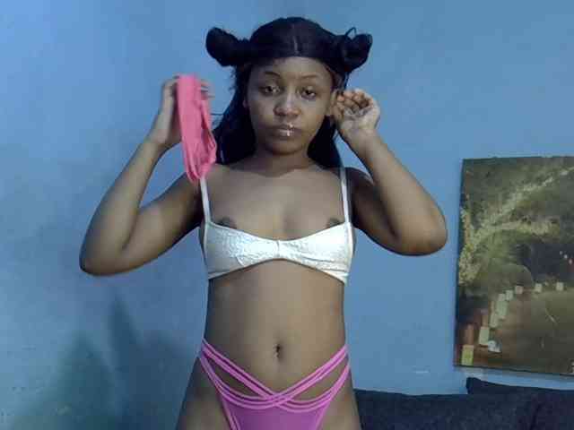 GoldenGoddess1 webcam