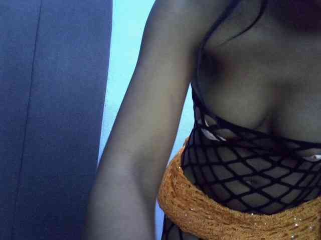 GoldenGoddess1 webcam