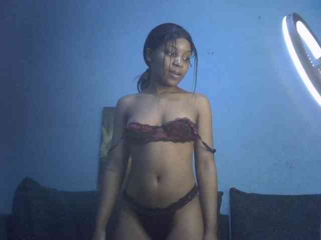 GoldenGoddess1 webcam