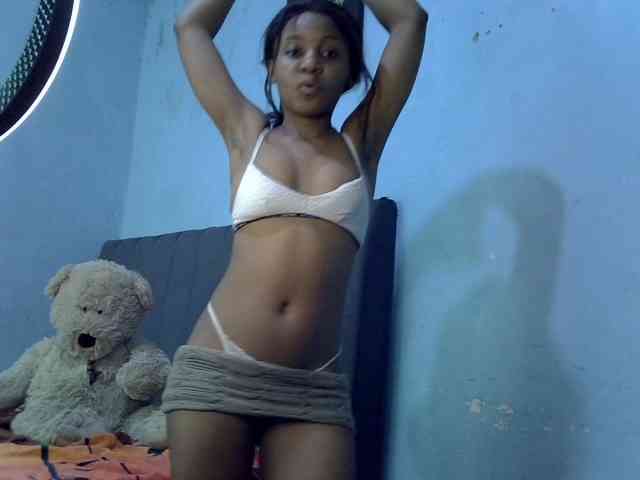 GoldenGoddess1 webcam