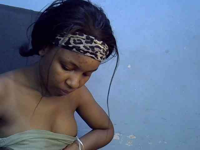 GoldenGoddess1 webcam