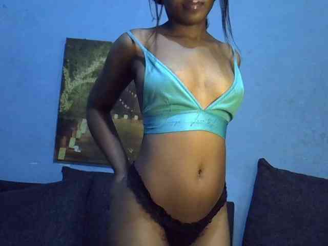 GoldenGoddess1 webcam