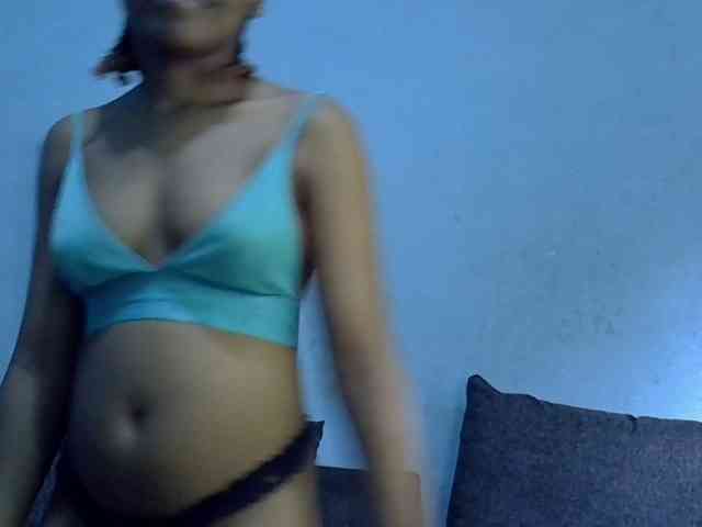 GoldenGoddess1 webcam