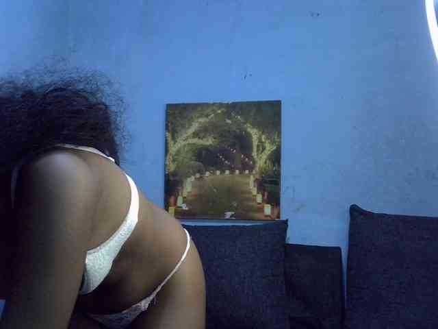 GoldenGoddess1 webcam