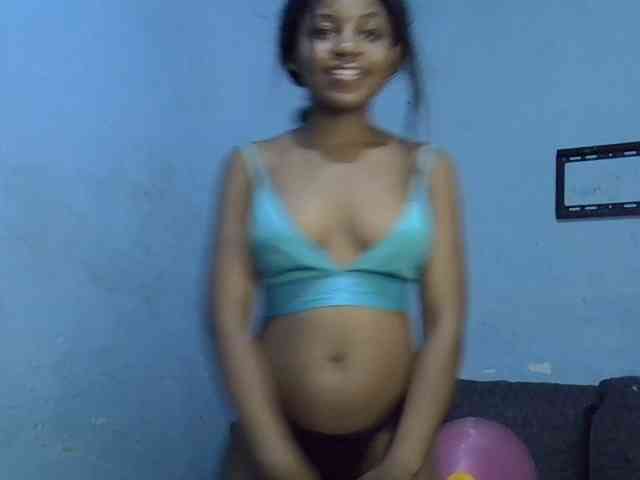 GoldenGoddess1 webcam