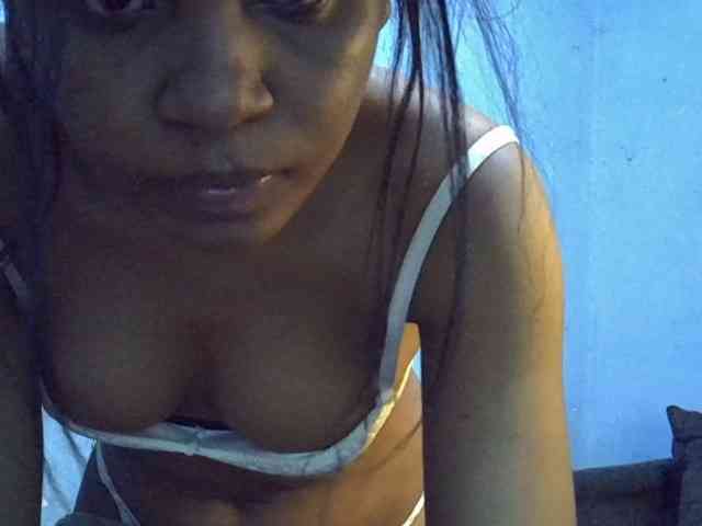 GoldenGoddess1 webcam