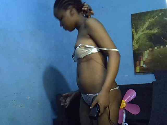 GoldenGoddess1 webcam